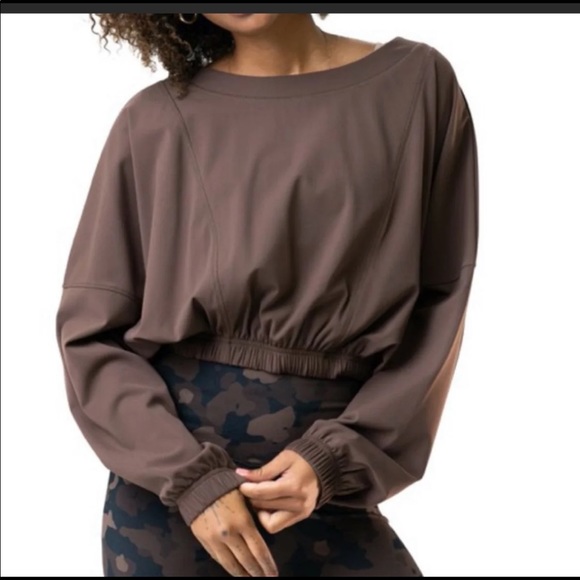 ❗️SOLD❗️Balance Athletica Outlander Crew - Picture 10 of 12